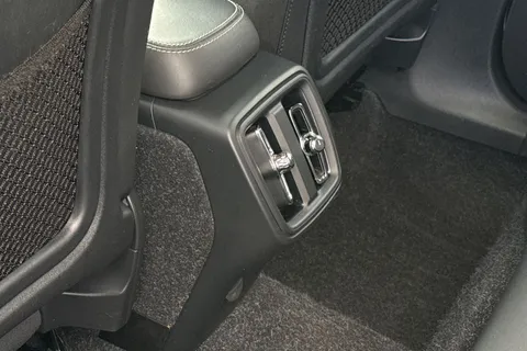 OU20KKA Volvo Xc40 2.0 T4 R-Design Auto AWD Euro 6 (s/s) 5dr Thumbnail #32