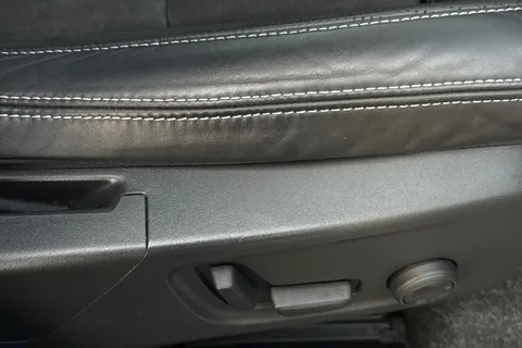 OU20KKA Volvo Xc40 2.0 T4 R-Design Auto AWD Euro 6 (s/s) 5dr Thumbnail #35