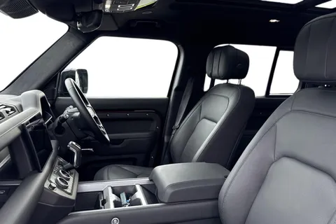 DN25WDU Land Rover Defender 130 3.0 D350 X-Dynamic HSE 5dr Thumbnail #3