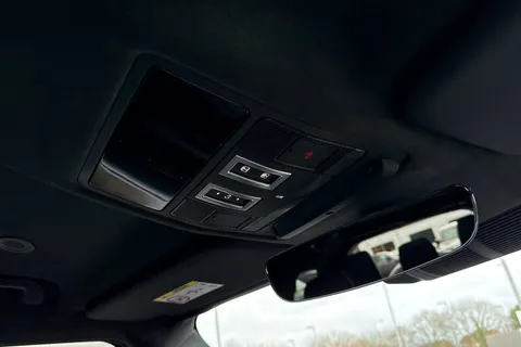 DN25WDU Land Rover Defender 130 3.0 D350 X-Dynamic HSE 5dr Thumbnail #24