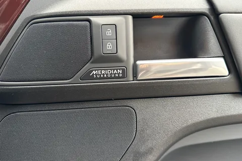 DN25WDU Land Rover Defender 130 3.0 D350 X-Dynamic HSE 5dr Thumbnail #25