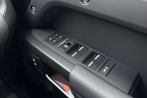 DN25WDU Land Rover Defender 130 3.0 D350 X-Dynamic HSE 5dr Thumbnail #26