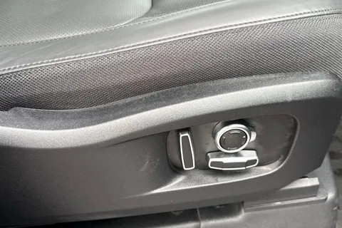 DN25WDU Land Rover Defender 130 3.0 D350 X-Dynamic HSE 5dr Thumbnail #32