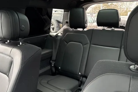 DN25WDU Land Rover Defender 130 3.0 D350 X-Dynamic HSE 5dr Thumbnail #38