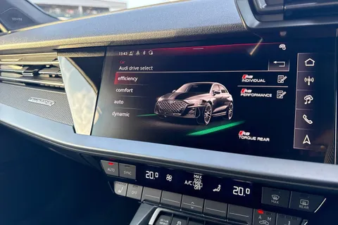 DA75HBJ Audi RS 3 2.5 TFSI Carbon Vorsprung Sportback S Tronic quattro Euro 6 (s/s) 5dr Thumbnail #43