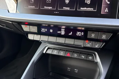 DA75HBJ Audi RS 3 2.5 TFSI Carbon Vorsprung Sportback S Tronic quattro Euro 6 (s/s) 5dr Thumbnail #57