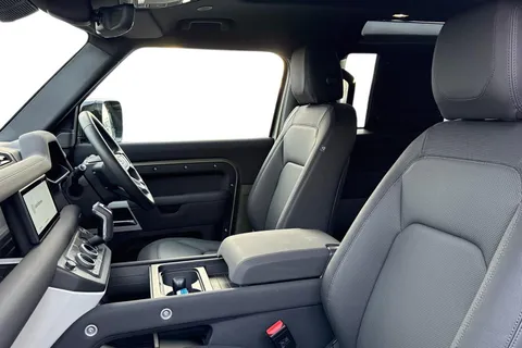 DP72HFH Land Rover Defender 90 3.0 D250 MHEV X-Dynamic SE SUV 3dr Diesel Auto 4WD Euro 6 (s/s) (250 ps) Thumbnail #3