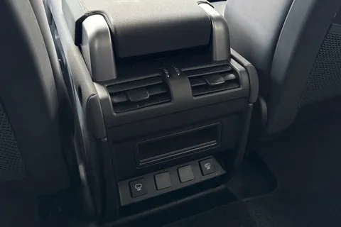 DP72HFH Land Rover Defender 90 3.0 D250 MHEV X-Dynamic SE SUV 3dr Diesel Auto 4WD Euro 6 (s/s) (250 ps) Thumbnail #18