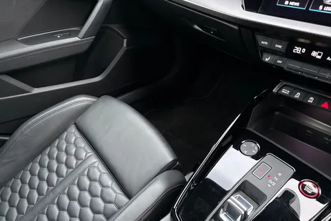 MT24JRV Audi RS 3 Carbon Black 400 PS S tronic Thumbnail #21