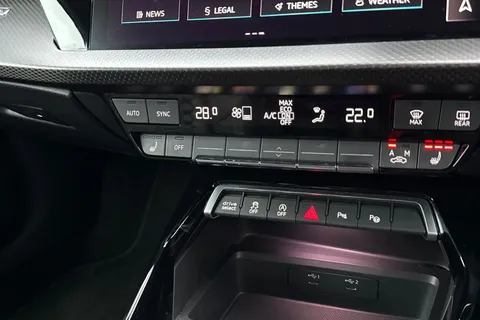 MT24JRV Audi RS 3 Carbon Black 400 PS S tronic Thumbnail #23