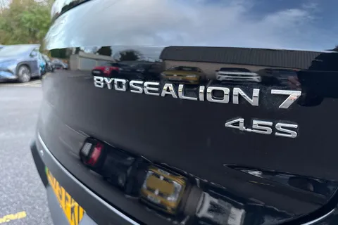 DN75FKU BYD Sealion 7 82.5kWh Design Auto AWD 5dr Thumbnail #43