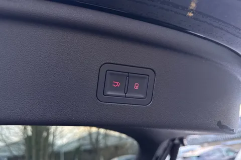 DN75FKU BYD Sealion 7 82.5kWh Design Auto AWD 5dr Thumbnail #44