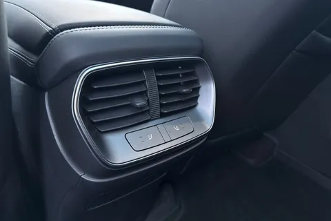 DN75FKU BYD Sealion 7 82.5kWh Design Auto AWD 5dr Thumbnail #45