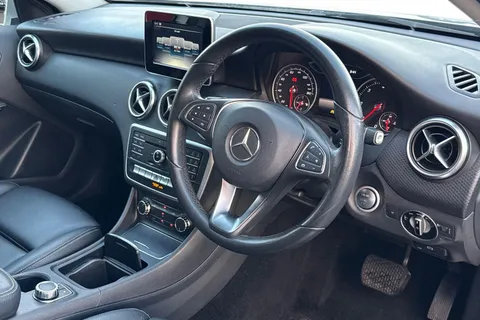 BC17MLE Mercedes-Benz A Class 1.5 A180d SE 7G-DCT Euro 6 (s/s) 5dr Thumbnail #14