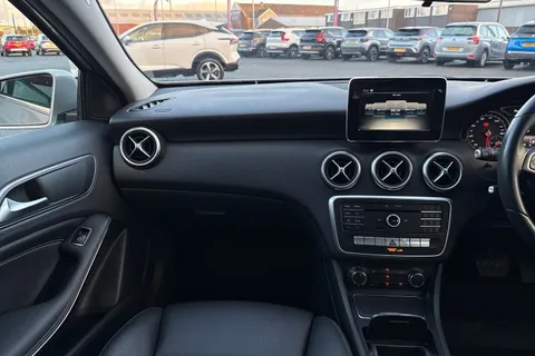 BC17MLE Mercedes-Benz A Class 1.5 A180d SE 7G-DCT Euro 6 (s/s) 5dr Thumbnail #20