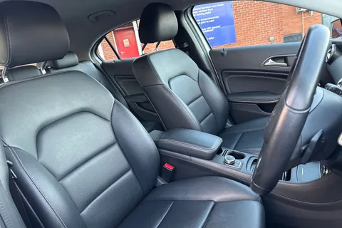 BC17MLE Mercedes-Benz A Class 1.5 A180d SE 7G-DCT Euro 6 (s/s) 5dr Thumbnail #24