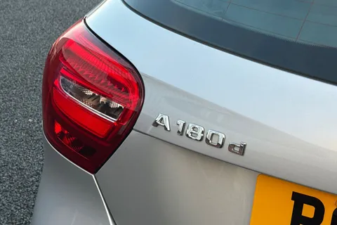 BC17MLE Mercedes-Benz A Class 1.5 A180d SE 7G-DCT Euro 6 (s/s) 5dr Thumbnail #30