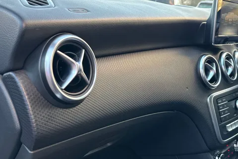 BC17MLE Mercedes-Benz A Class 1.5 A180d SE 7G-DCT Euro 6 (s/s) 5dr Thumbnail #31