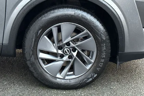 LG72NSF Nissan Qashqai 1.3 DiG-T MH 158 Acenta Premium 5dr Xtronic Thumbnail #13