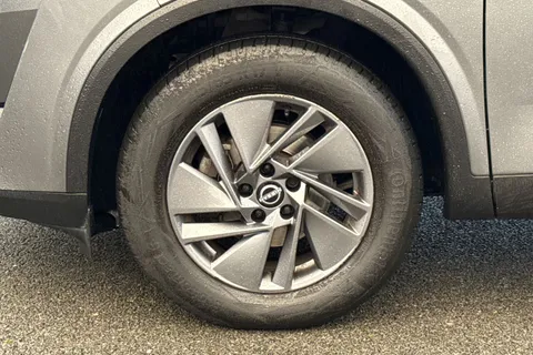 LG72NSF Nissan Qashqai 1.3 DiG-T MH 158 Acenta Premium 5dr Xtronic Thumbnail #16