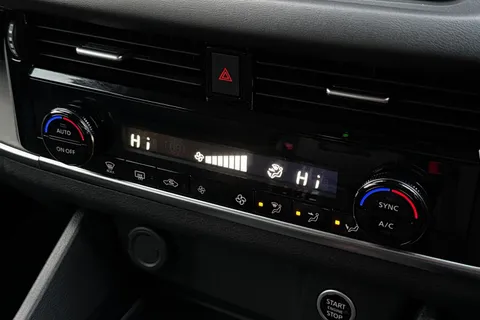 LG72NSF Nissan Qashqai 1.3 DiG-T MH 158 Acenta Premium 5dr Xtronic Thumbnail #22