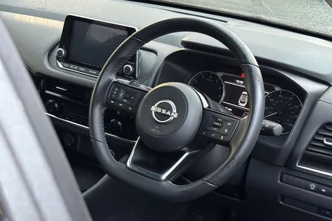 LG72NSF Nissan Qashqai 1.3 DiG-T MH 158 Acenta Premium 5dr Xtronic Thumbnail #30