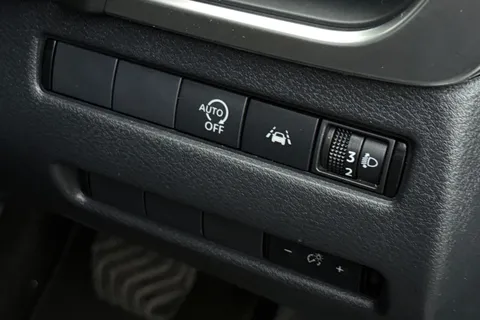 LG72NSF Nissan Qashqai 1.3 DiG-T MH 158 Acenta Premium 5dr Xtronic Thumbnail #31