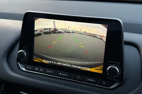 LG72NSF Nissan Qashqai 1.3 DiG-T MH 158 Acenta Premium 5dr Xtronic Thumbnail #47