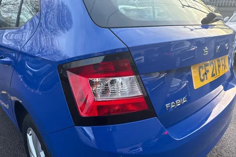 16 of 42 for Škoda Fabia 1.0 SE Euro 6 (s/s) 5dr