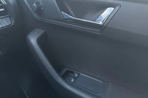 18 of 42 for Škoda Fabia 1.0 SE Euro 6 (s/s) 5dr