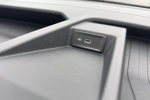 DC75FKO Volkswagen Crafter CR35 Commerce Plus MWB 140 PS Man FWD  - Digital Dash/Camera/Heated Windscr Thumbnail #38