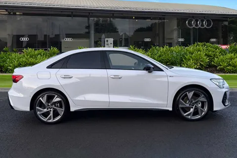  Audi A3 2.0 TDI Black Edition S Tronic Euro 6 (s/s) 4dr Thumbnail #4