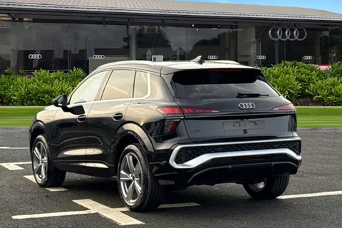  Audi Q3 2.0 TDI S line S Tronic Euro 6 (s/s) 5dr Thumbnail #3