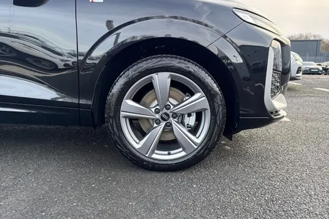  Audi Q3 2.0 TDI S line S Tronic Euro 6 (s/s) 5dr Thumbnail #10