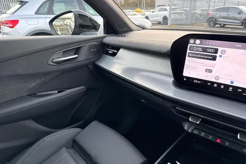  Audi Q3 2.0 TDI S line S Tronic Euro 6 (s/s) 5dr Thumbnail #20