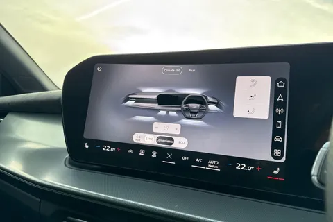  Audi Q3 2.0 TDI S line S Tronic Euro 6 (s/s) 5dr Thumbnail #22