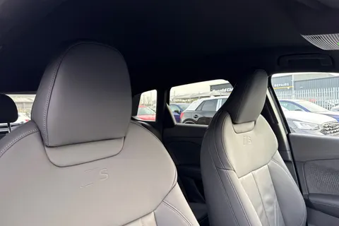  Audi Q3 2.0 TDI S line S Tronic Euro 6 (s/s) 5dr Thumbnail #24