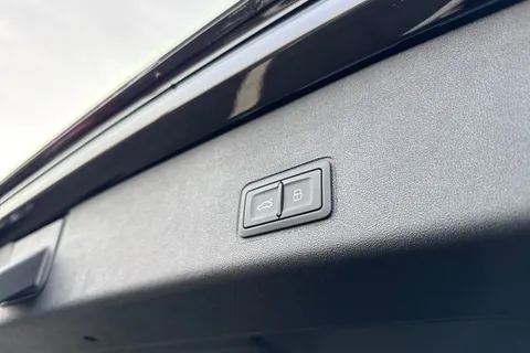  Audi Q3 2.0 TDI S line S Tronic Euro 6 (s/s) 5dr Thumbnail #37