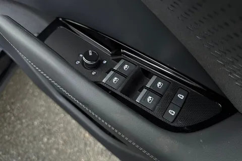  Audi Q3 2.0 TDI S line S Tronic Euro 6 (s/s) 5dr Thumbnail #49