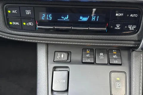 MT68KNE Toyota Auris 1.8 Hybrid Excel TSS 5dr CVT [Leather] Thumbnail #14