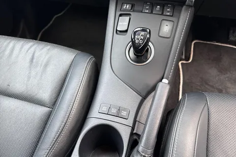 MT68KNE Toyota Auris 1.8 Hybrid Excel TSS 5dr CVT [Leather] Thumbnail #15