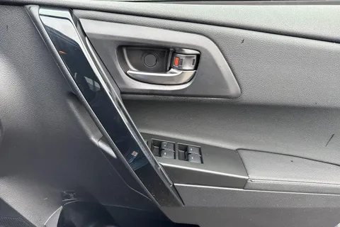 MT68KNE Toyota Auris 1.8 Hybrid Excel TSS 5dr CVT [Leather] Thumbnail #19