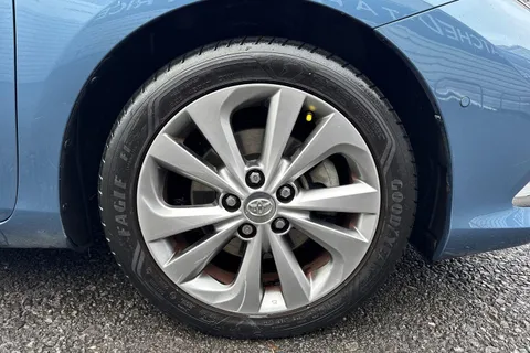 MT68KNE Toyota Auris 1.8 Hybrid Excel TSS 5dr CVT [Leather] Thumbnail #20