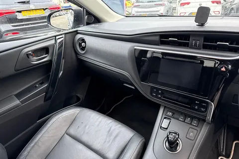 MT68KNE Toyota Auris 1.8 Hybrid Excel TSS 5dr CVT [Leather] Thumbnail #32