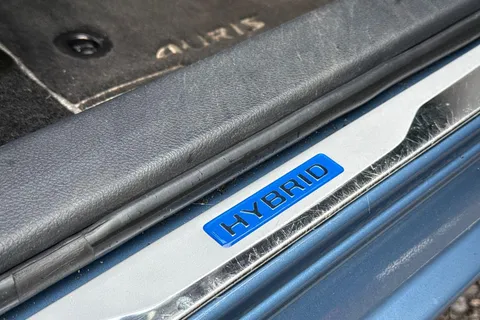 MT68KNE Toyota Auris 1.8 Hybrid Excel TSS 5dr CVT [Leather] Thumbnail #33