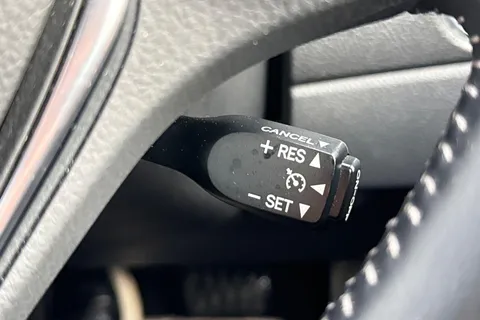 MT68KNE Toyota Auris 1.8 Hybrid Excel TSS 5dr CVT [Leather] Thumbnail #38