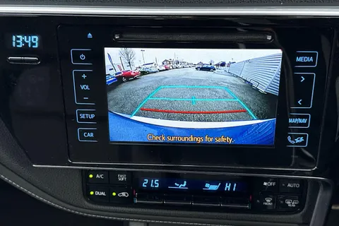 MT68KNE Toyota Auris 1.8 Hybrid Excel TSS 5dr CVT [Leather] Thumbnail #47