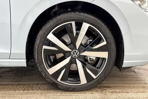 DK75YNN Volkswagen Golf 1.5 TSI 204 Style eHybrid 5dr DSG Thumbnail #5