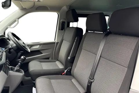 PJ74NXG Volkswagen Transporter 2.0 TDI 150 Highline Kombi Van Thumbnail #10