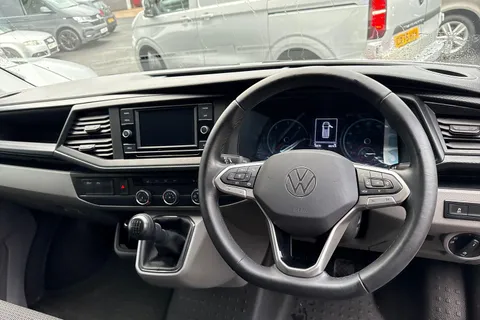 PJ74NXG Volkswagen Transporter 2.0 TDI 150 Highline Kombi Van Thumbnail #12